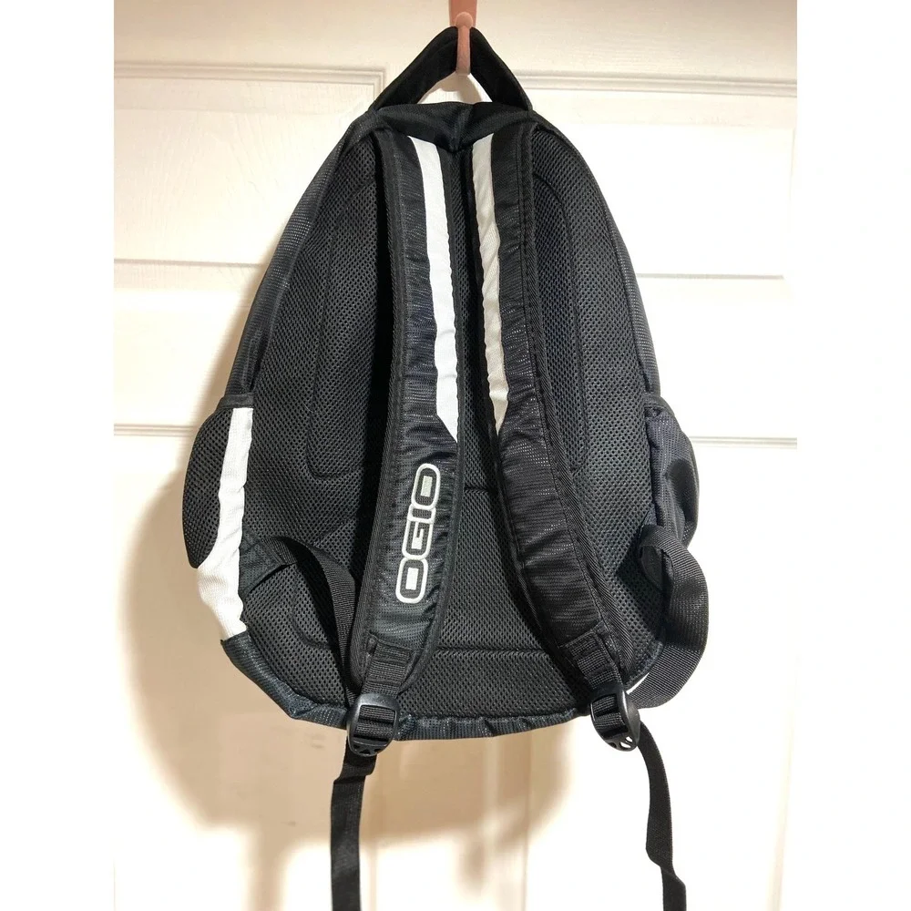 OGIO Versiti Backpack White Black Laptop Sleeve School Travel Commuter Bag